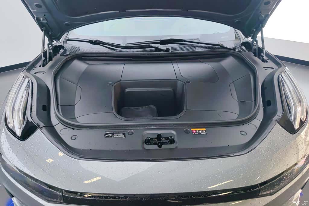Zeekr 001, 2025 10