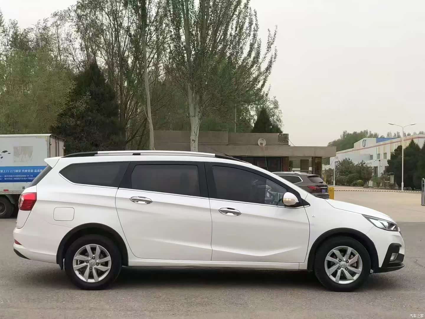 Wuling 310W, 2018 6