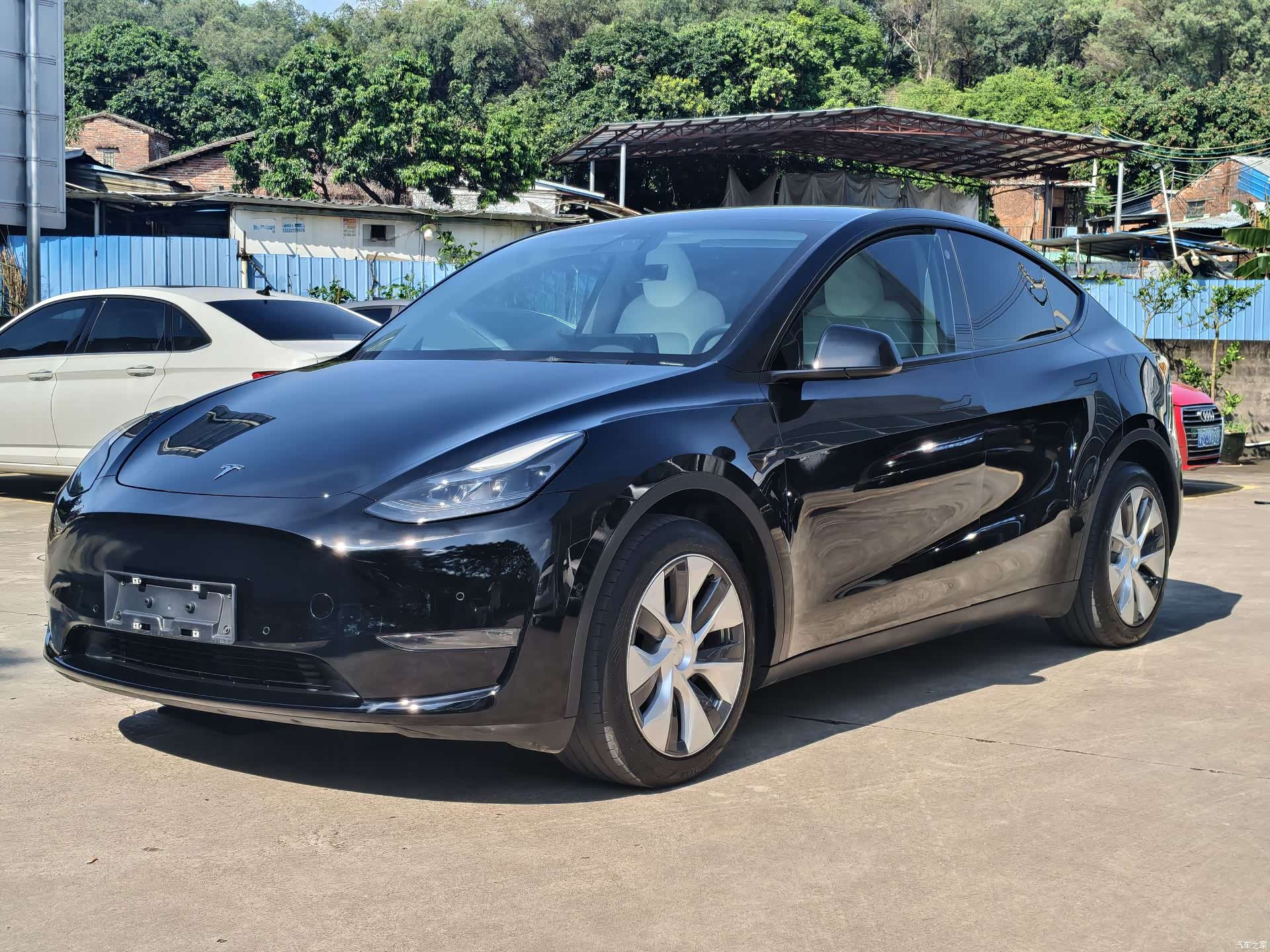 Tesla Model Y, 2023 1