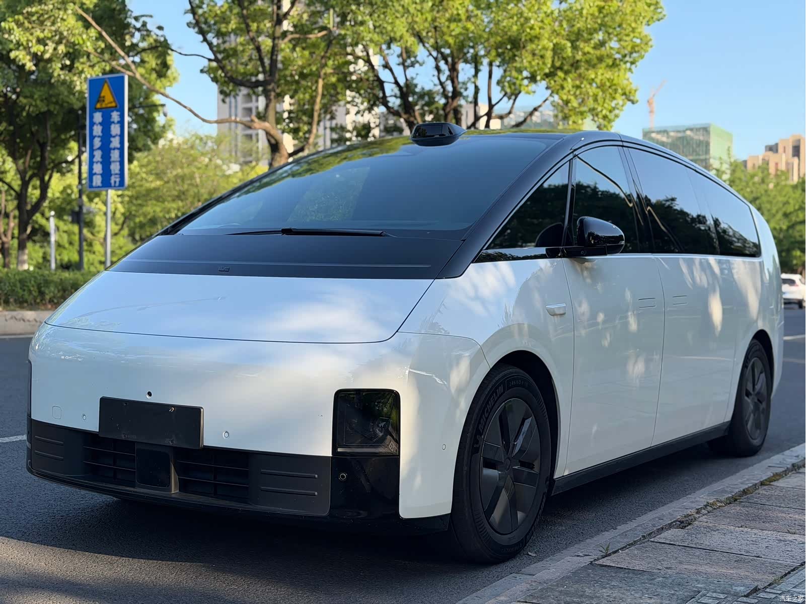 Li Auto MEGA, 2024 1