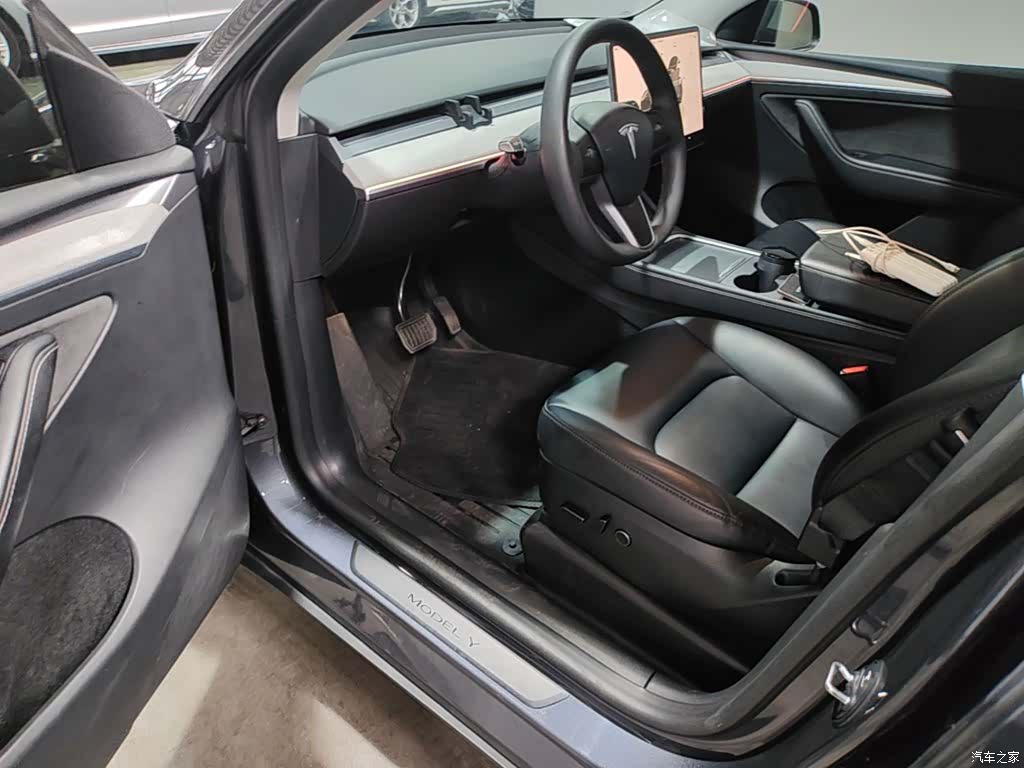 Tesla Model Y, 2023 12