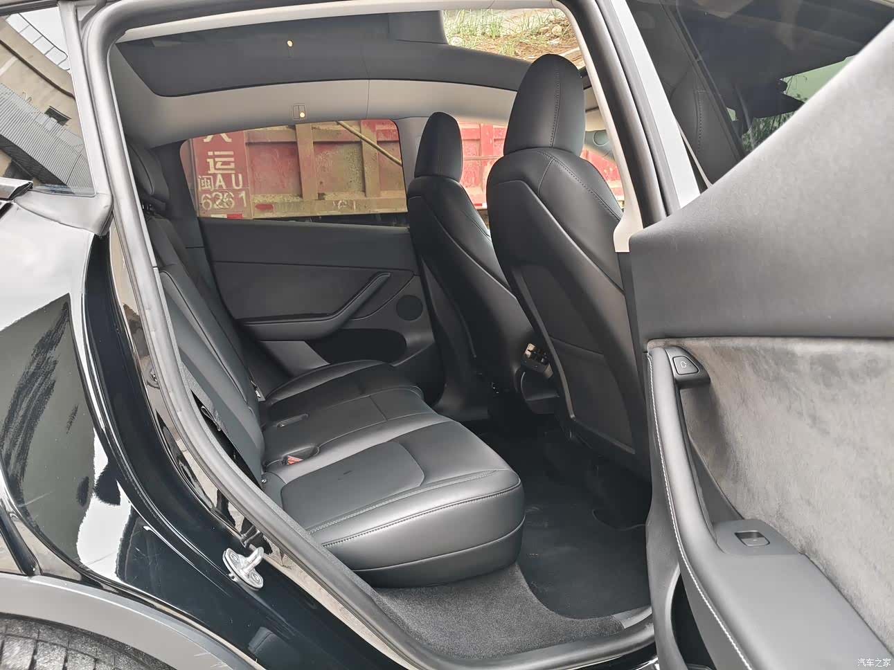 Tesla Model Y, 2023 14