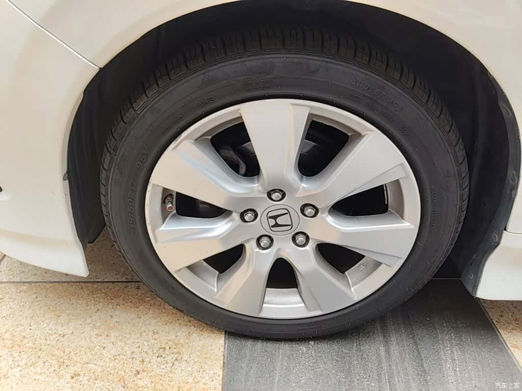 Honda Jade, 2015 23