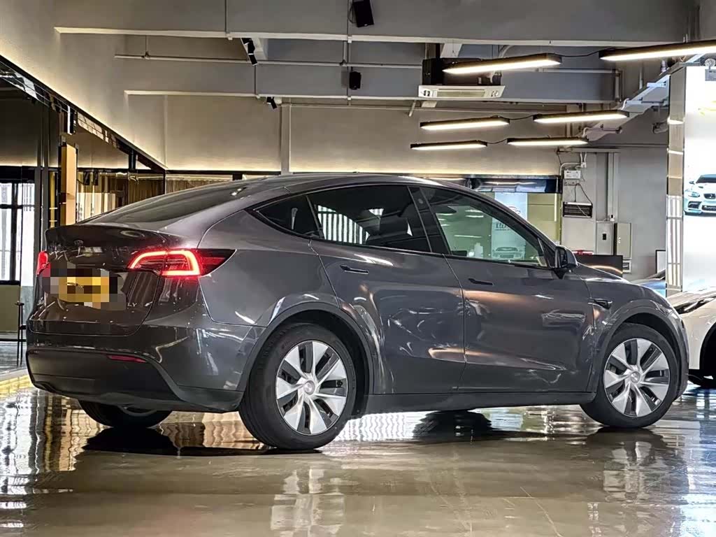 Tesla Model Y, 2022 7