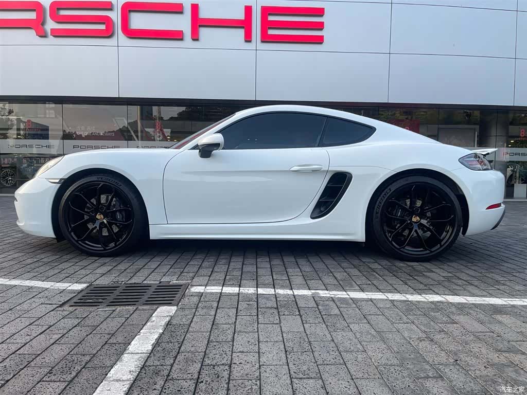 Porsche Cayman, 2025 2