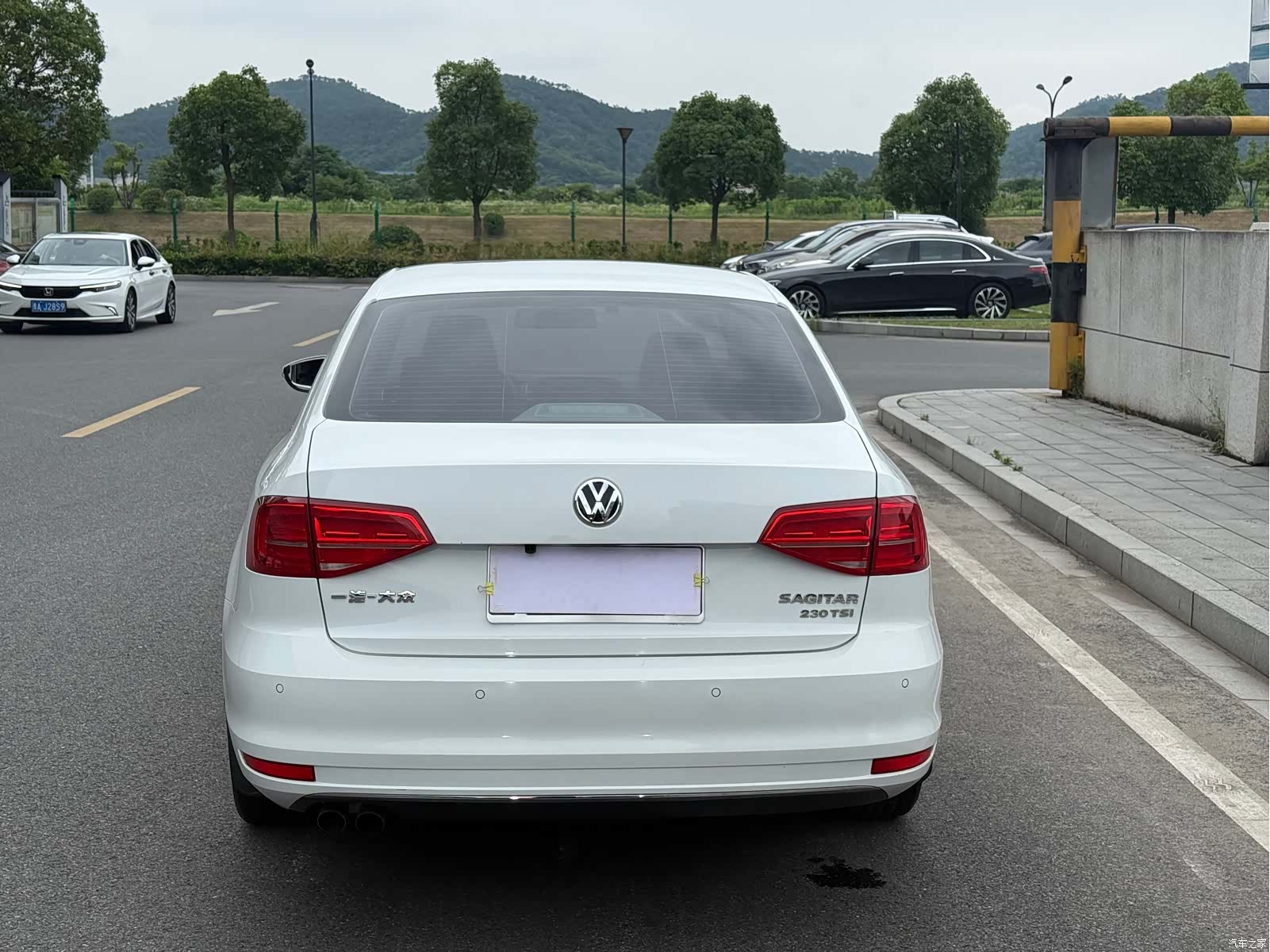 Volkswagen Sagitar, 2016 все фото
