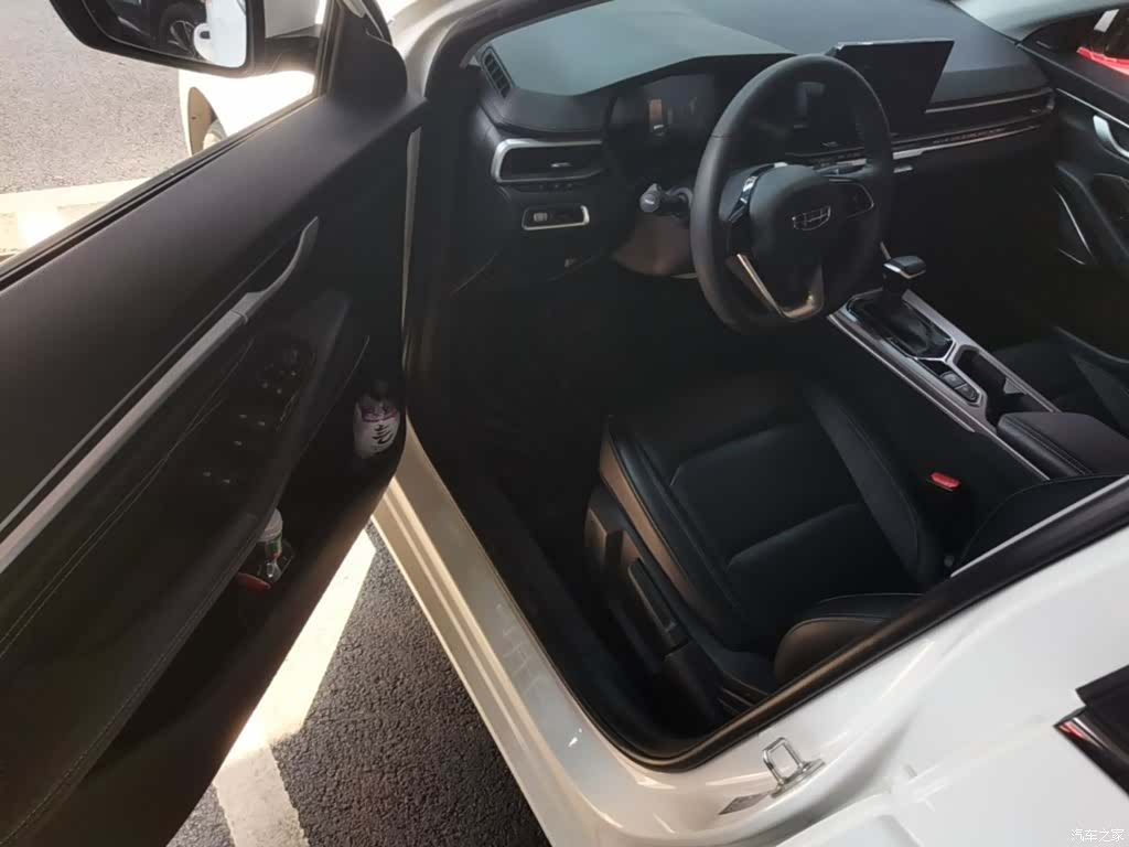 Geely Emgrand, 2022 16
