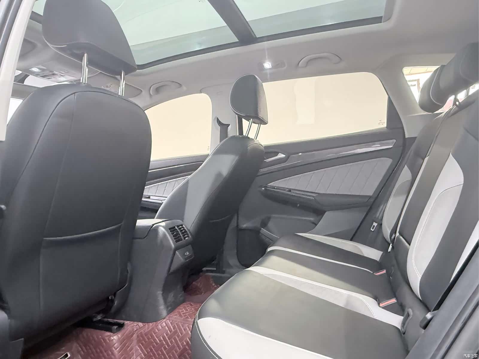 Volkswagen VS7, 2023 13