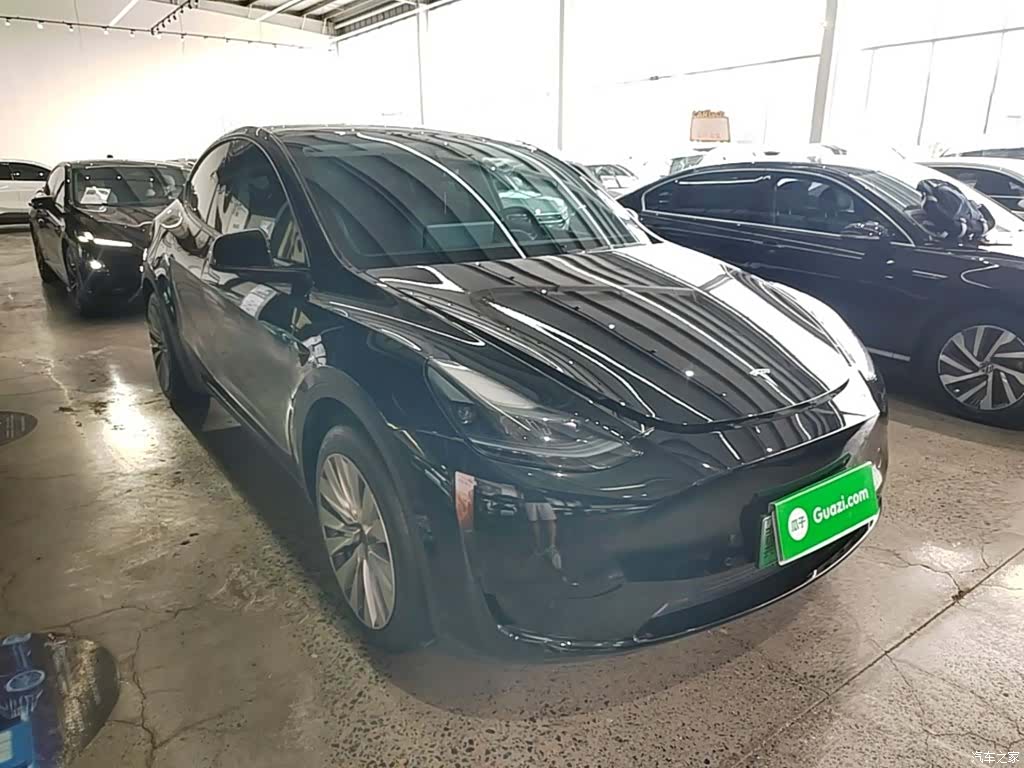 Tesla Model Y, 2023 4
