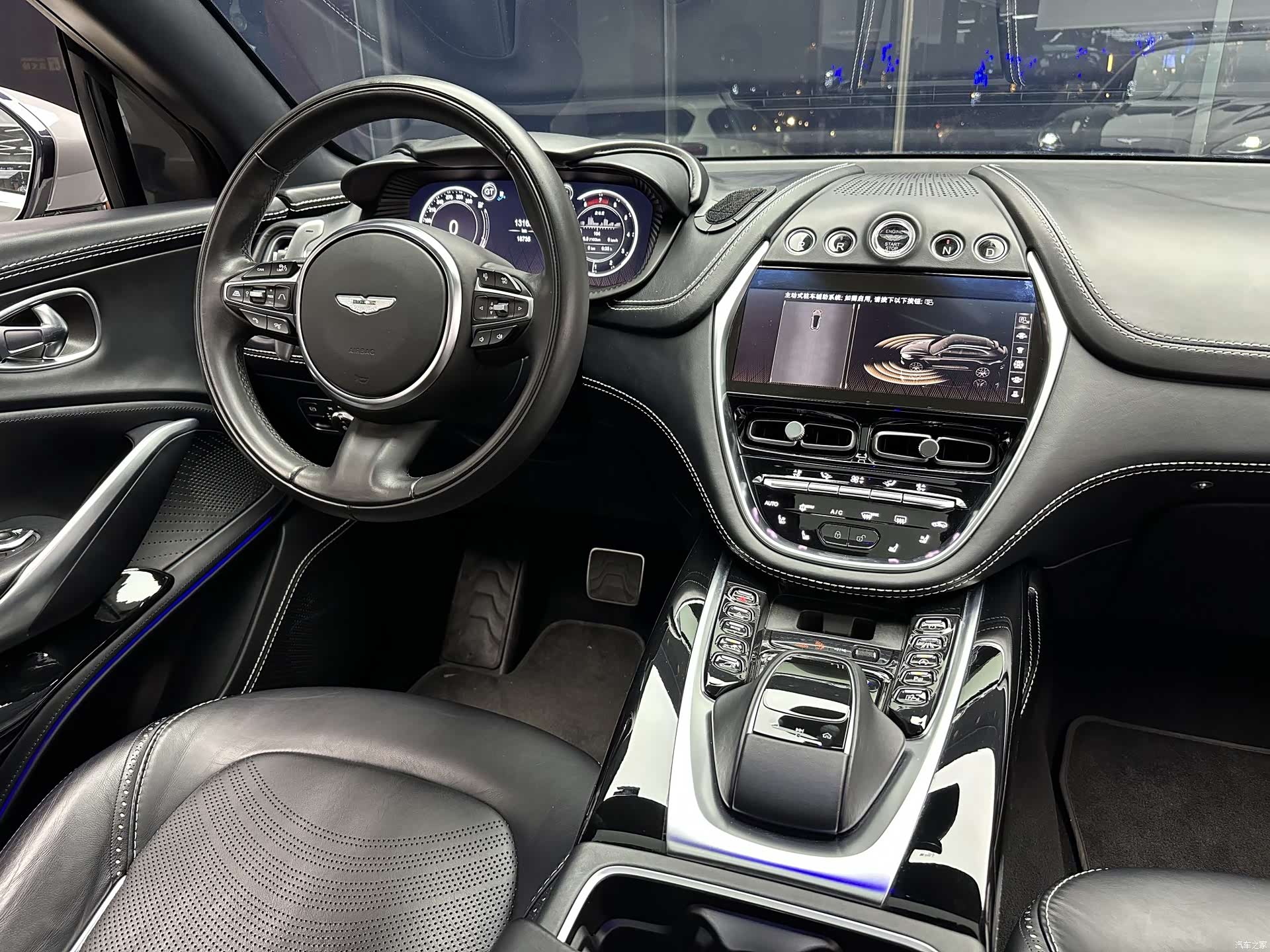 Aston Martin DBX, 2022 14