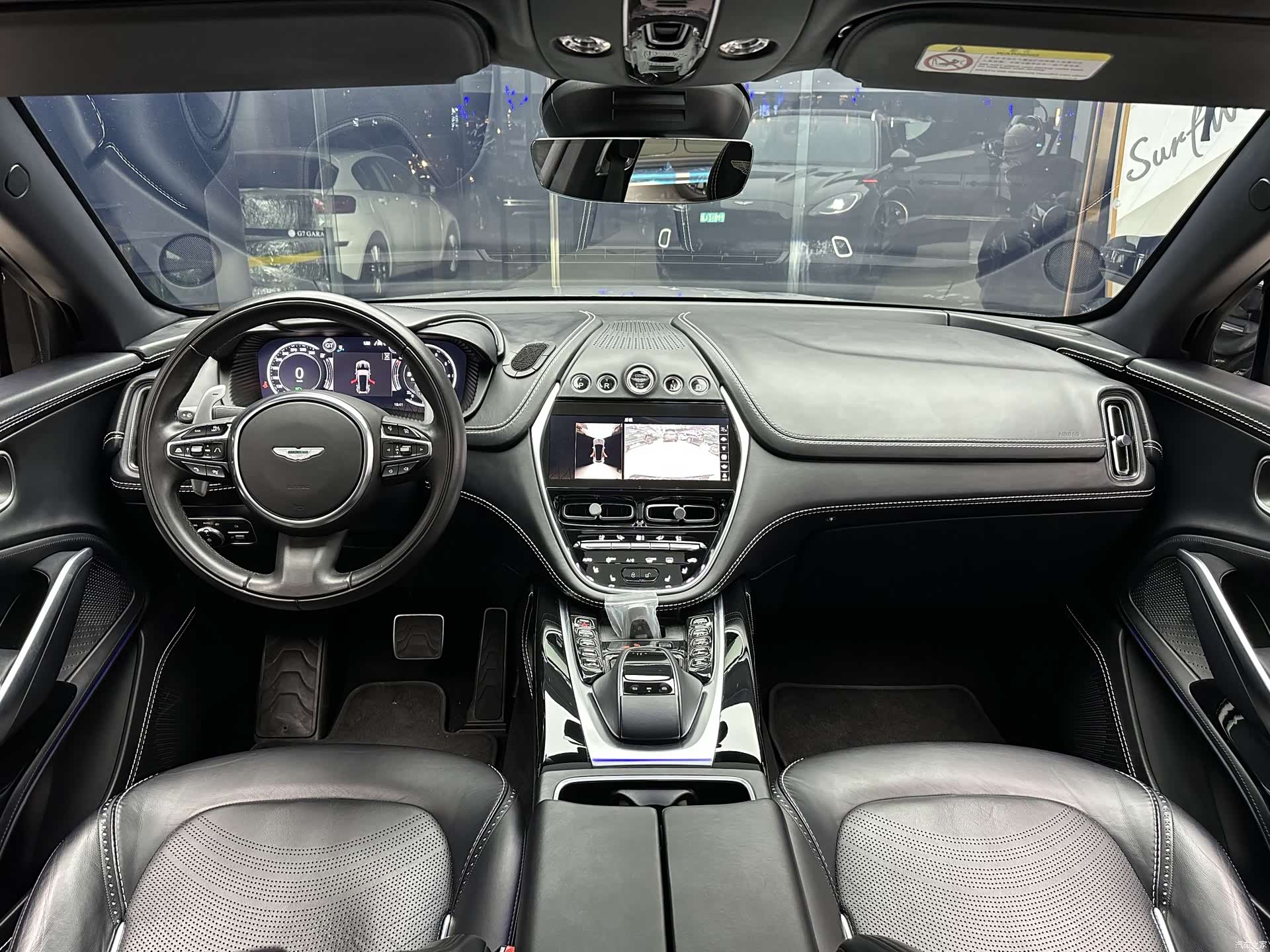 Aston Martin DBX, 2022 16