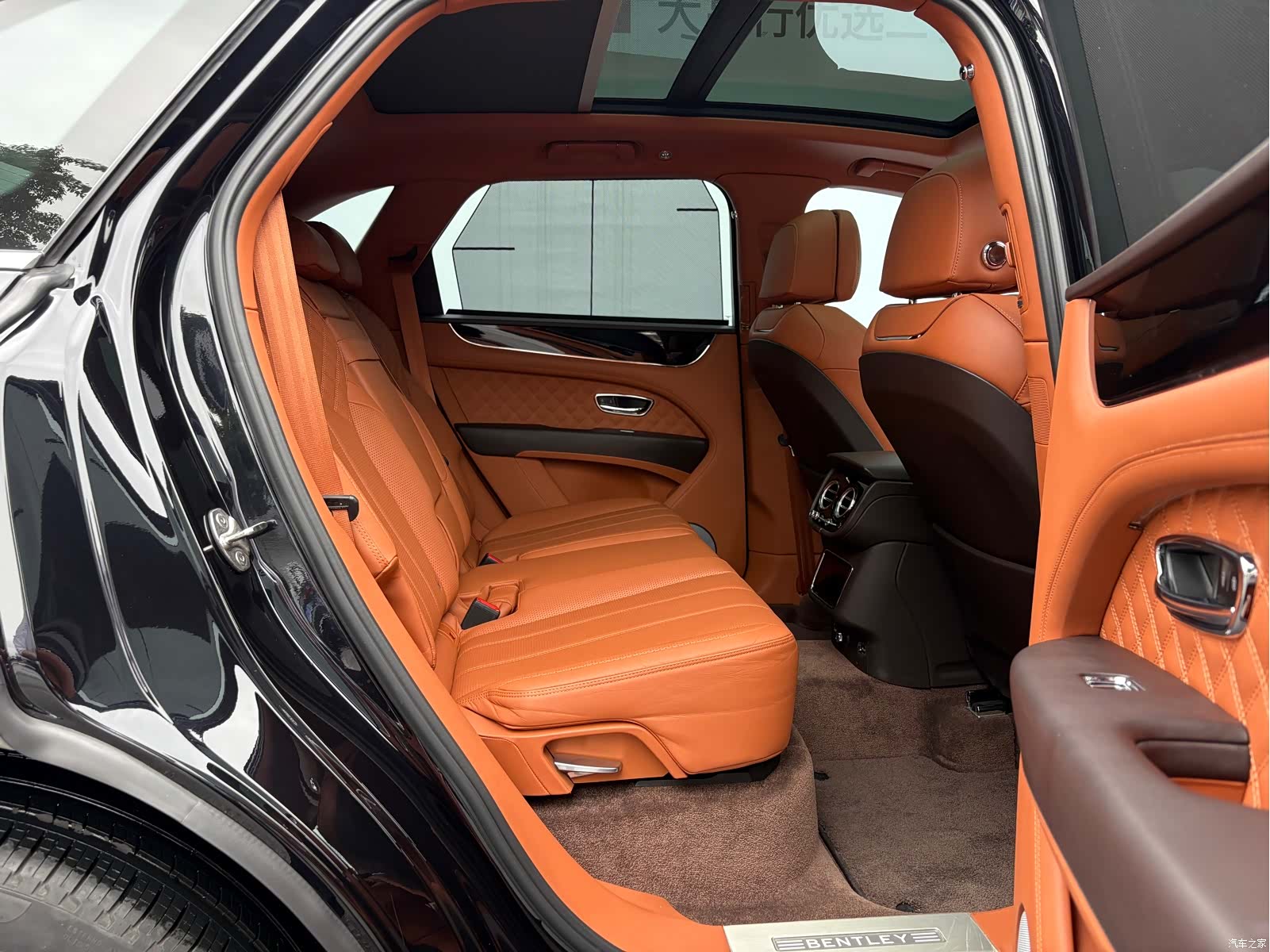 Bentley Bentayga, 2022 25