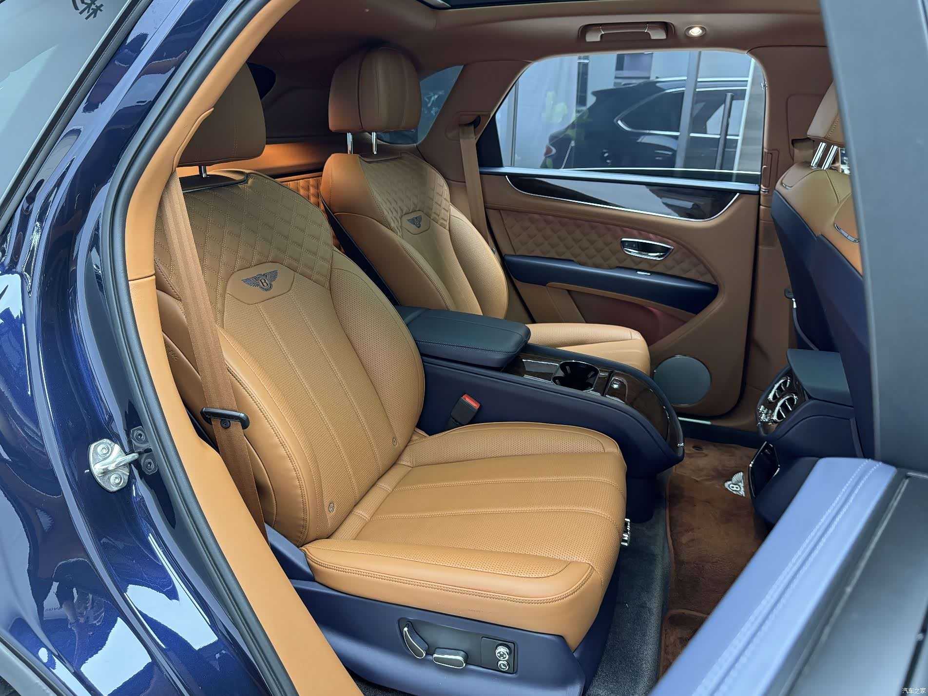 Bentley Bentayga, 2021 18