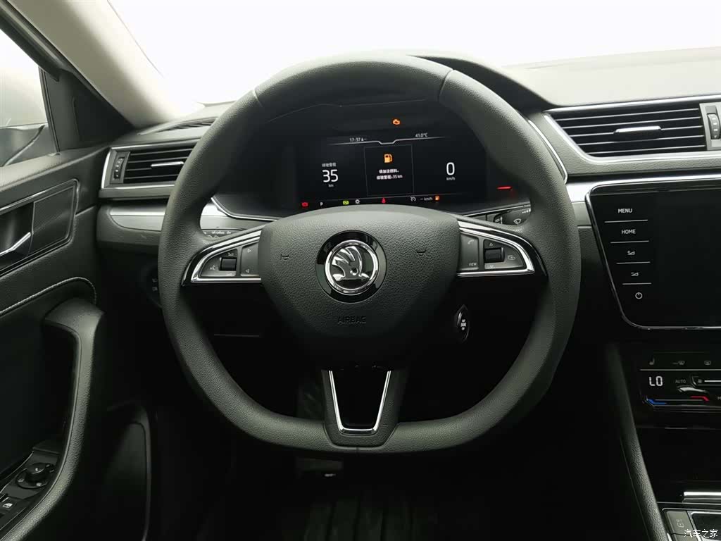 Skoda Superb, 2022 11