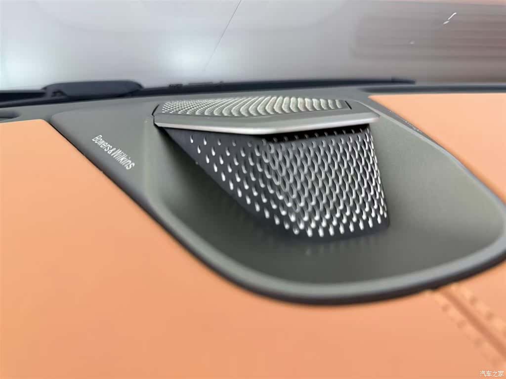 Aston Martin DB12, 2024 10