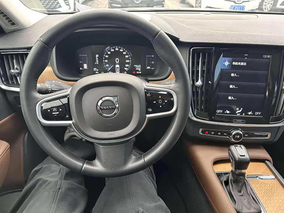Volvo S90