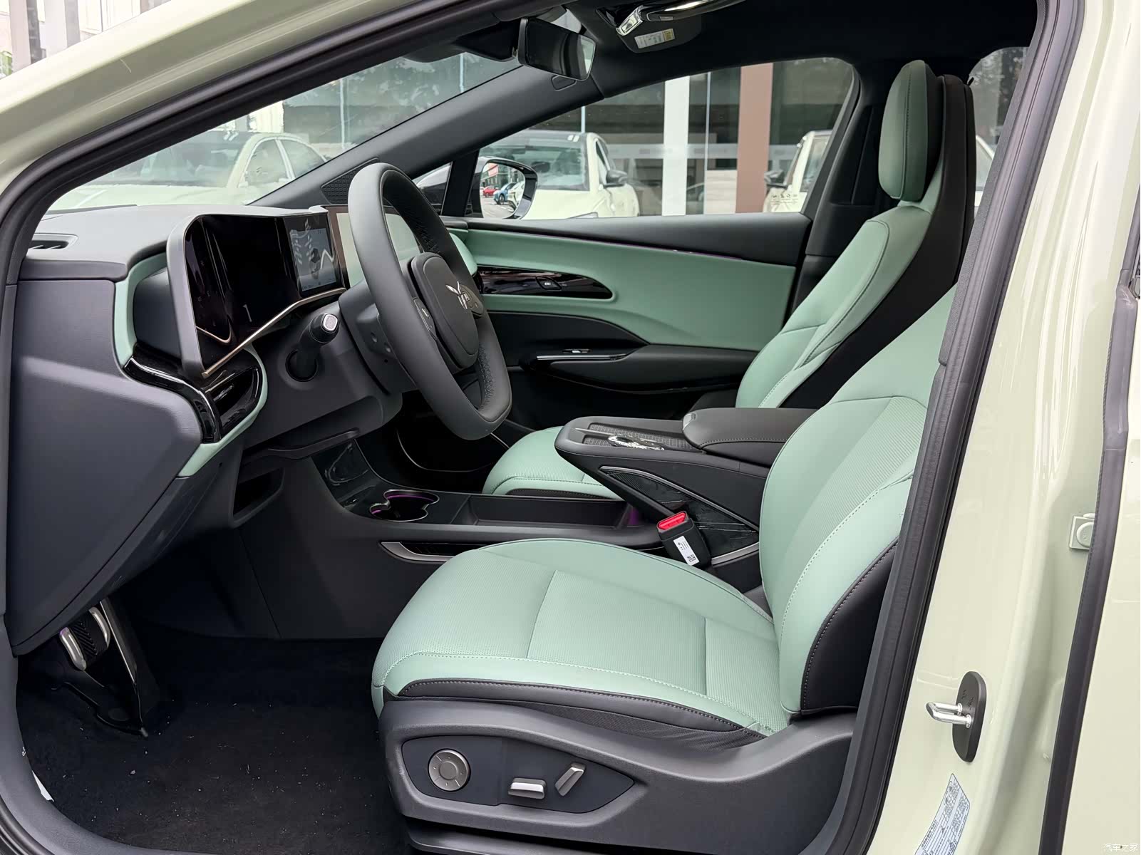 Hongqi H7, 2026 8