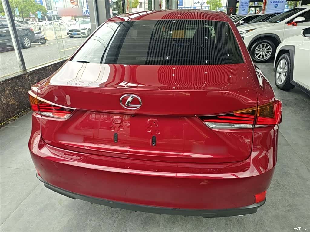 Lexus IS, 2019 6