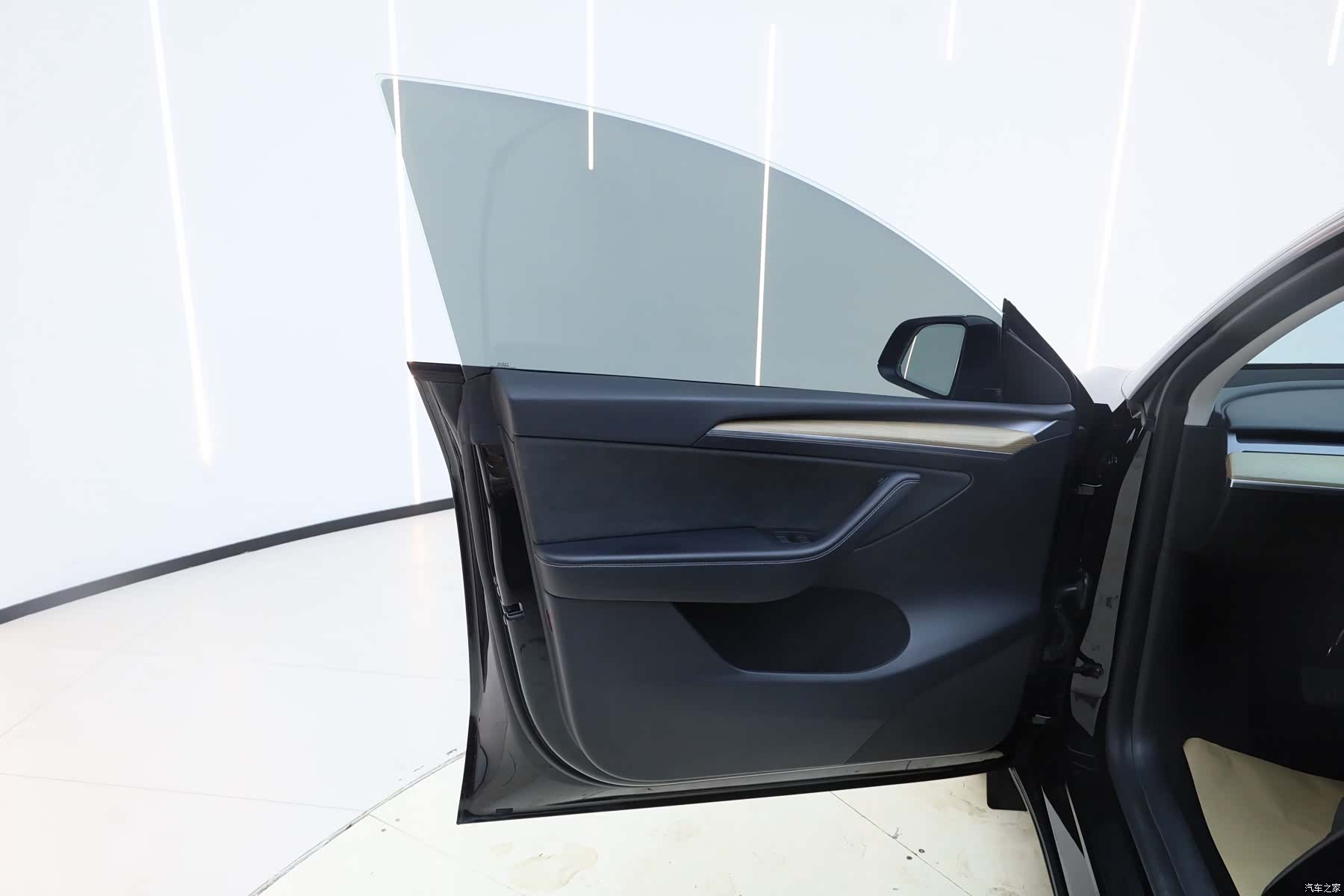 Tesla Model Y, 2023 15