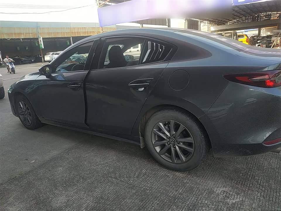 Mazda 3 Angkesaila
