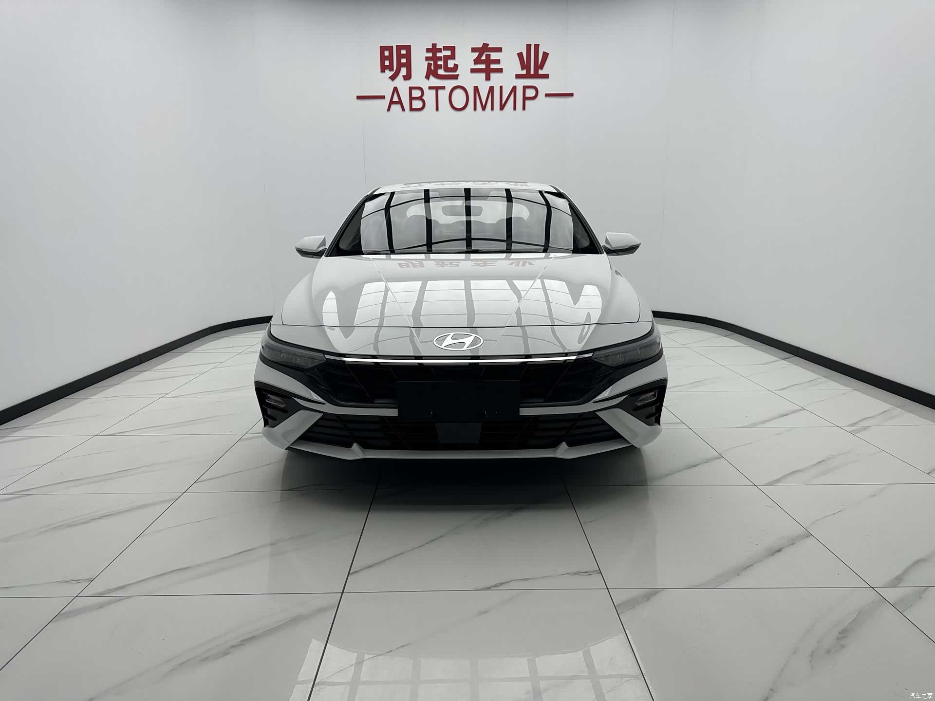 Hyundai Elantra, 2023 2