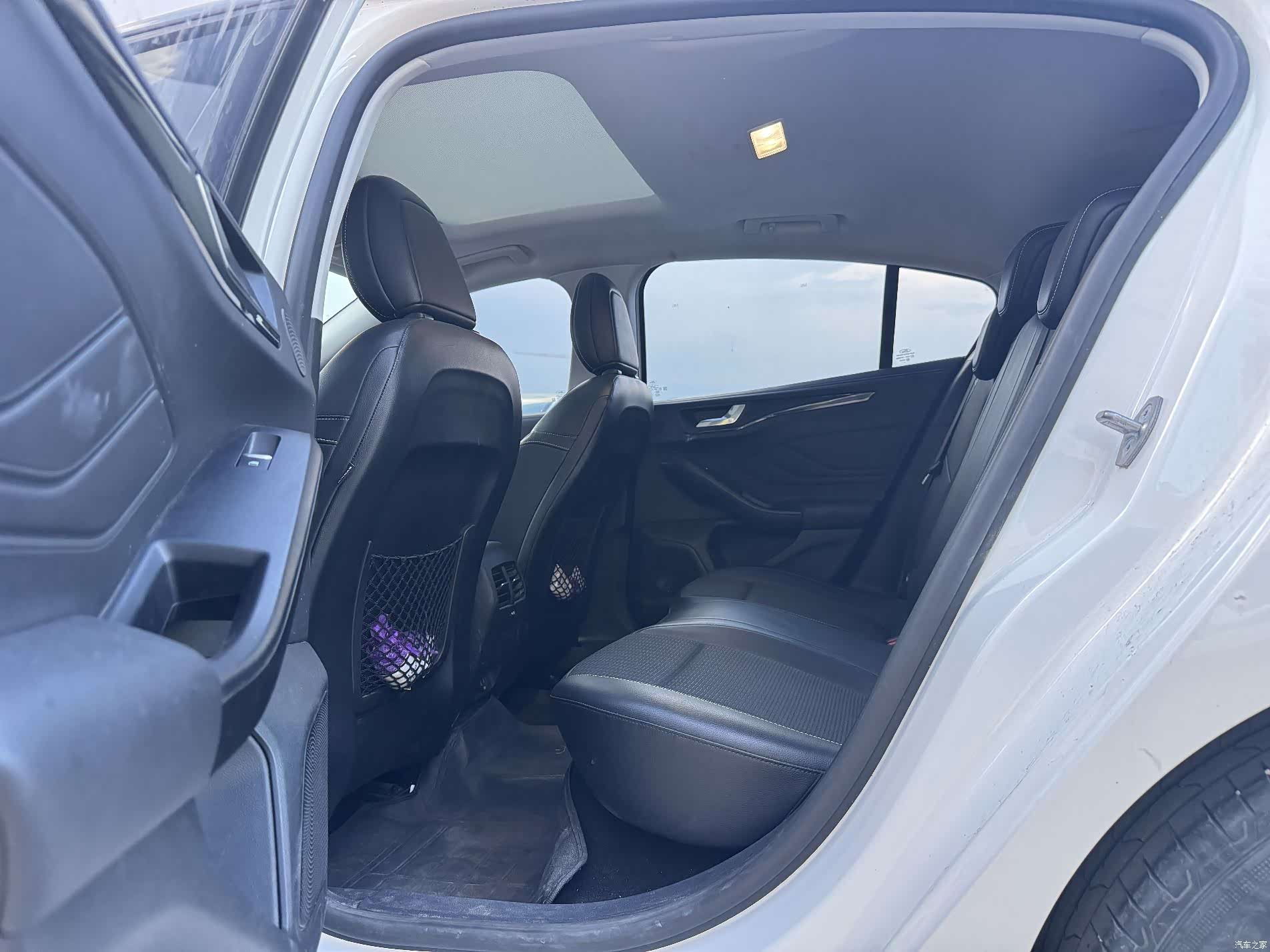 Ford Focus, 2022 7