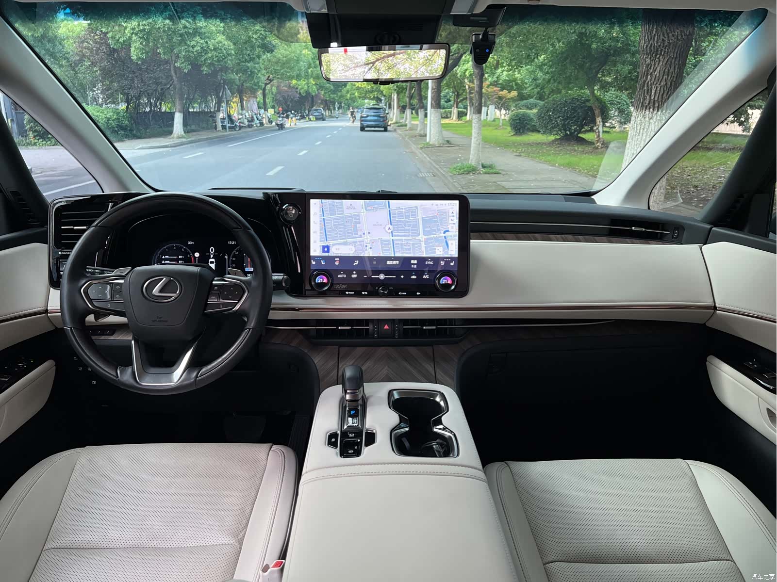Lexus LM, 2024 8