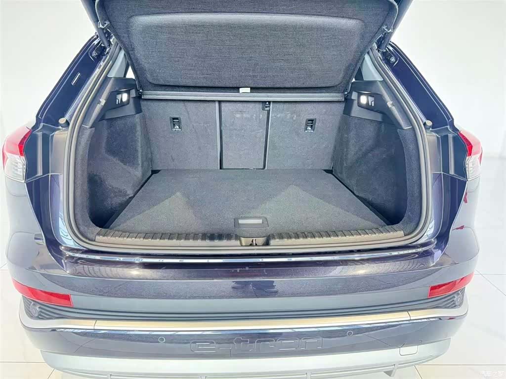 Audi Q4 e-tron, 2024 6
