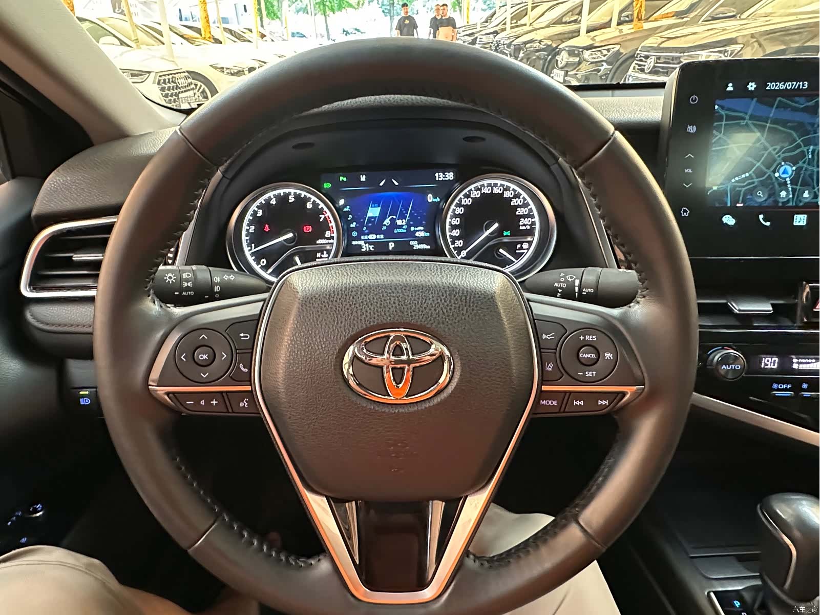 Toyota Camry, 2023 12