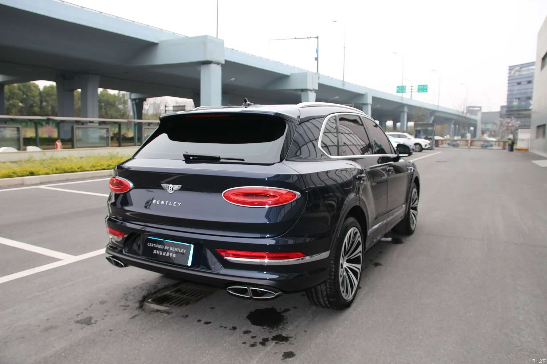 Bentley Bentayga, 2022 6