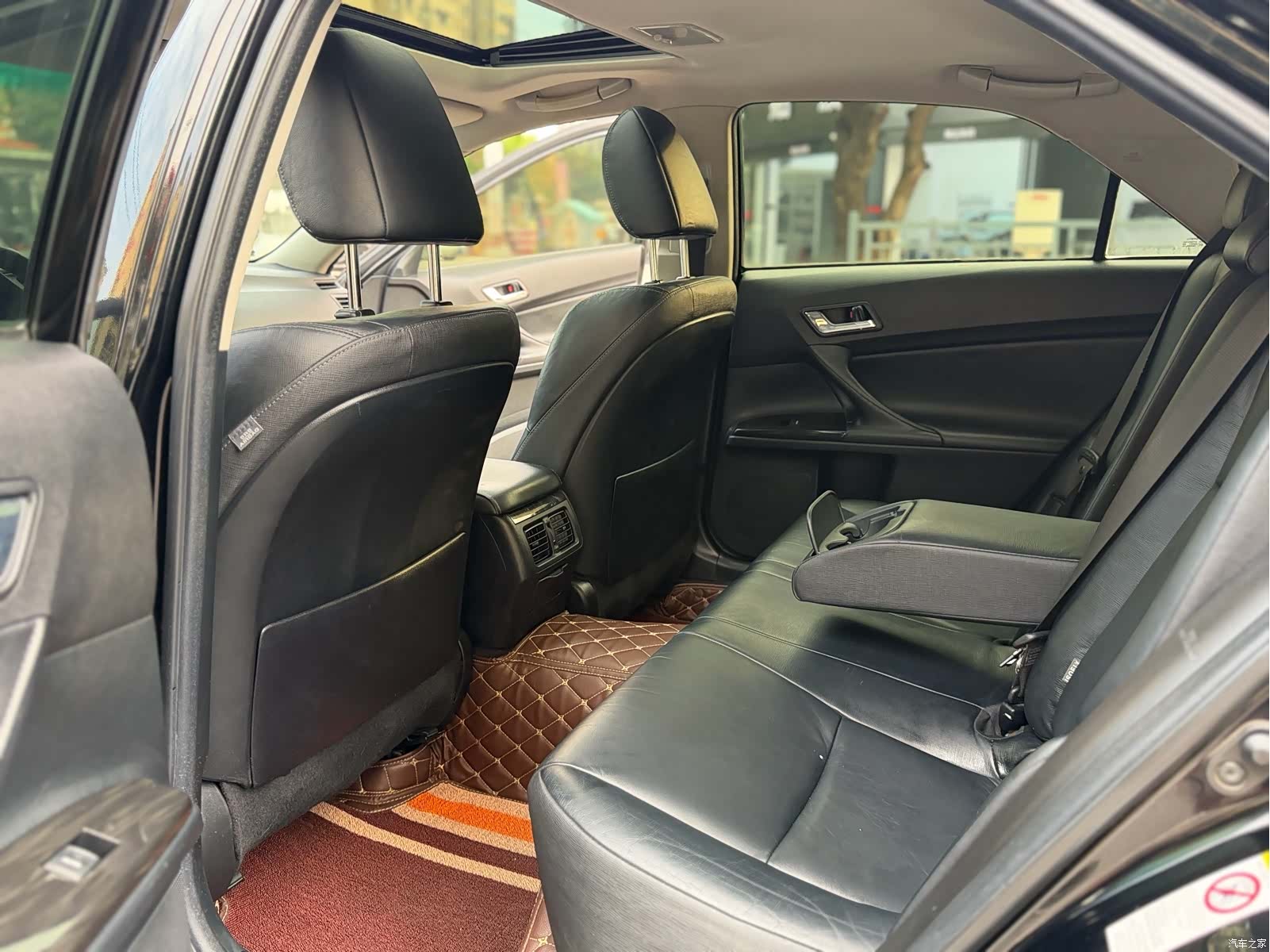 Toyota 2.5V, 2012 6