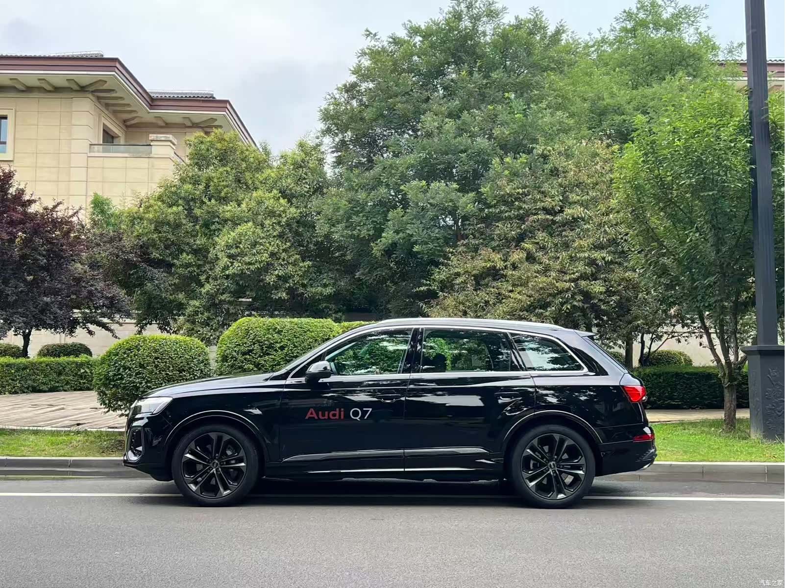 Audi Q7, 2025 3
