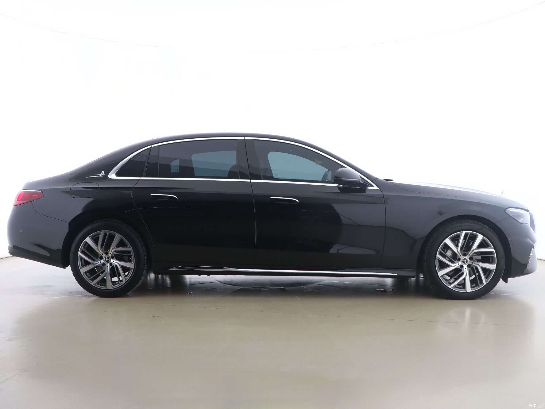 Mercedes-Benz E-Class, 2024 8