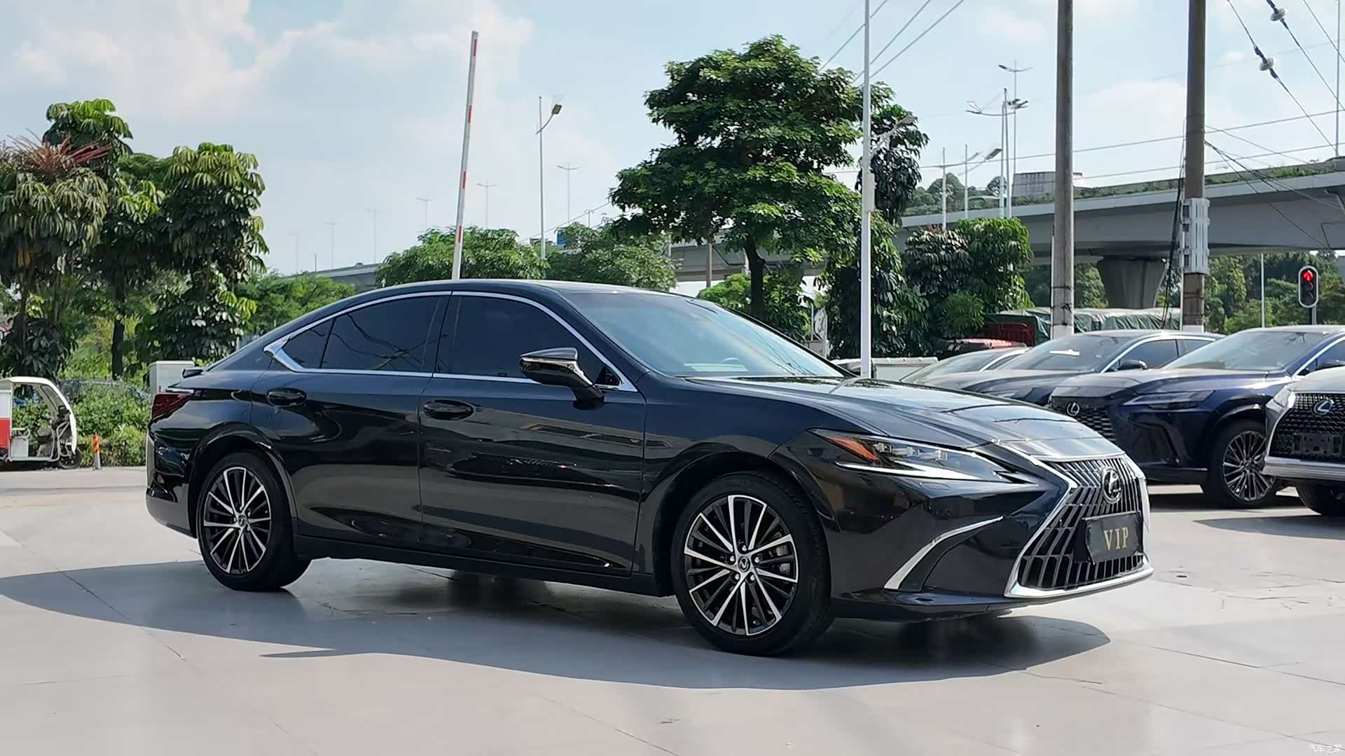 Lexus ES, 2024 3