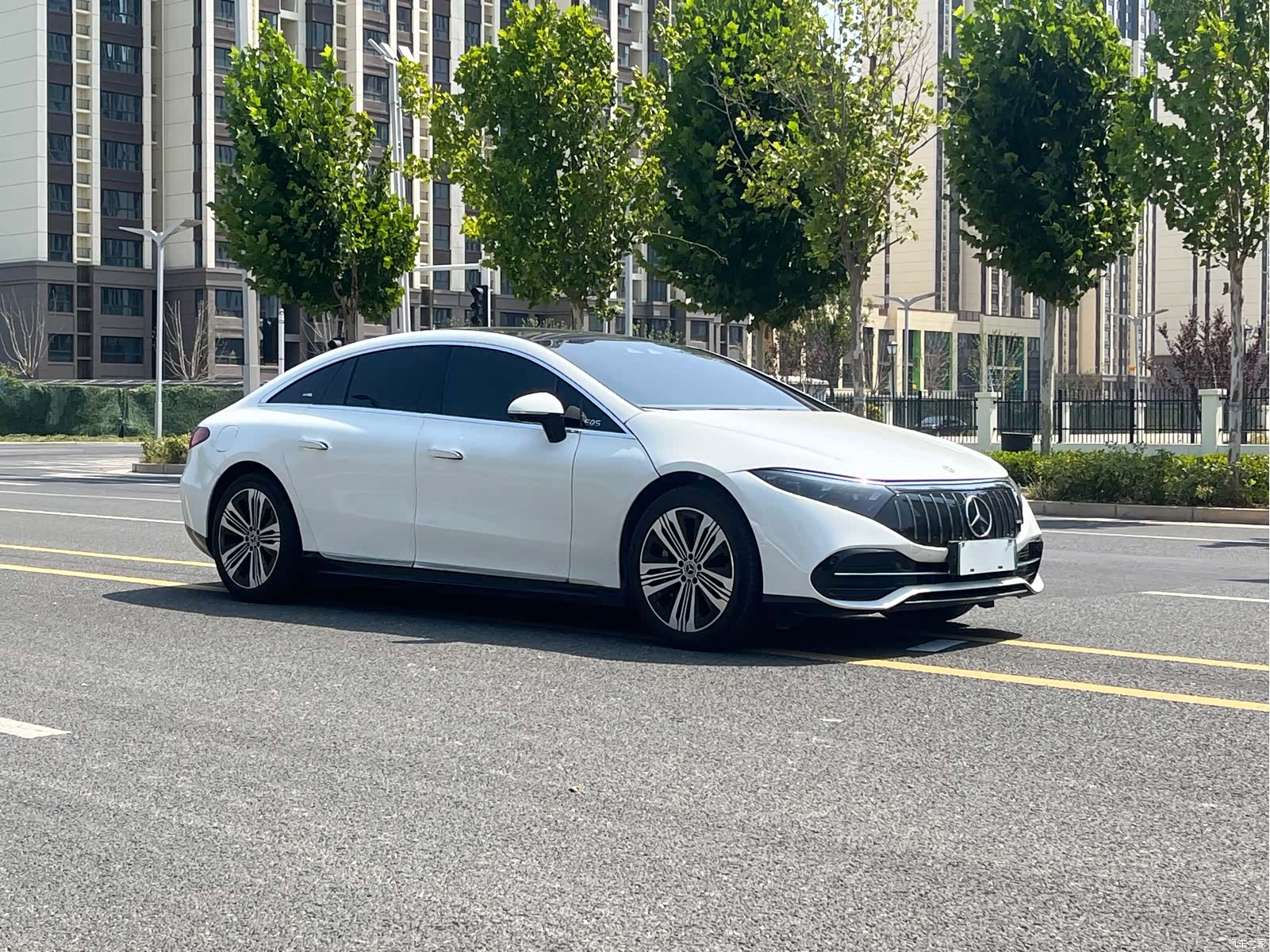 Mercedes-Benz EQS, 2022 3