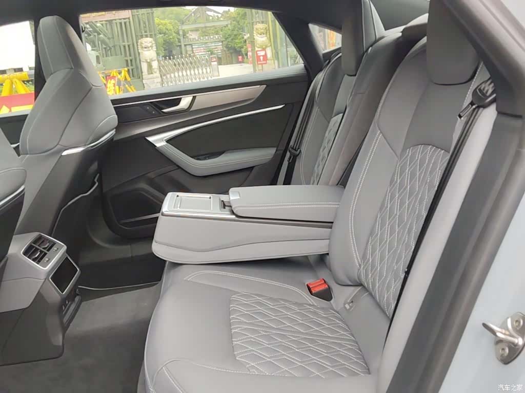 Audi A7L, 2025 17