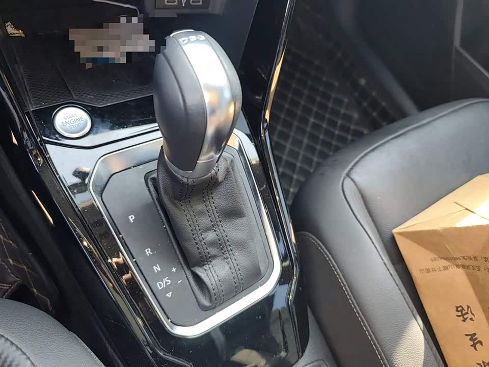 Volkswagen T-ROC exploring Songs