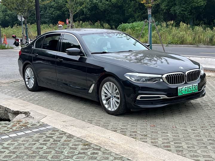 BMW 5 Series xin neng yuan 2019 gai 530Le hao hua tao zhuang
