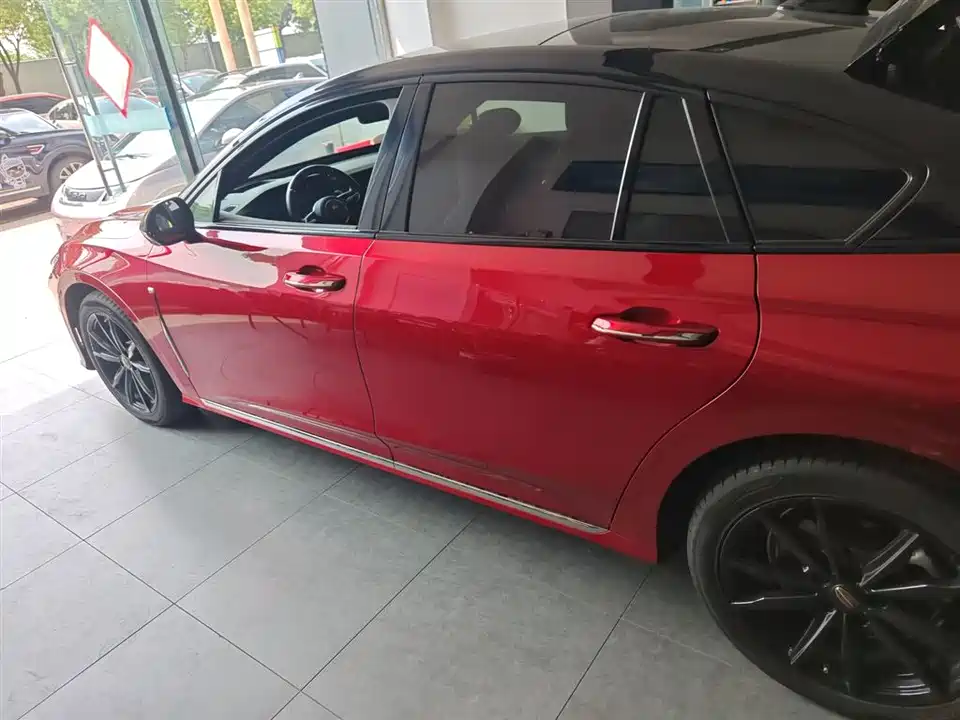 Hongqi H6