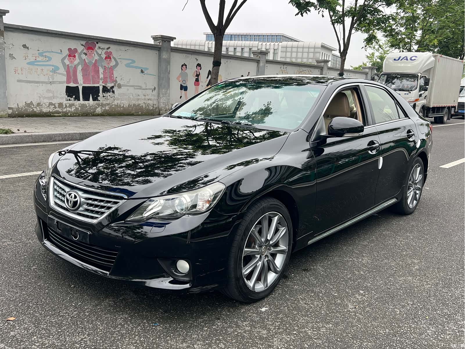 Toyota 2.5V, 2013 1