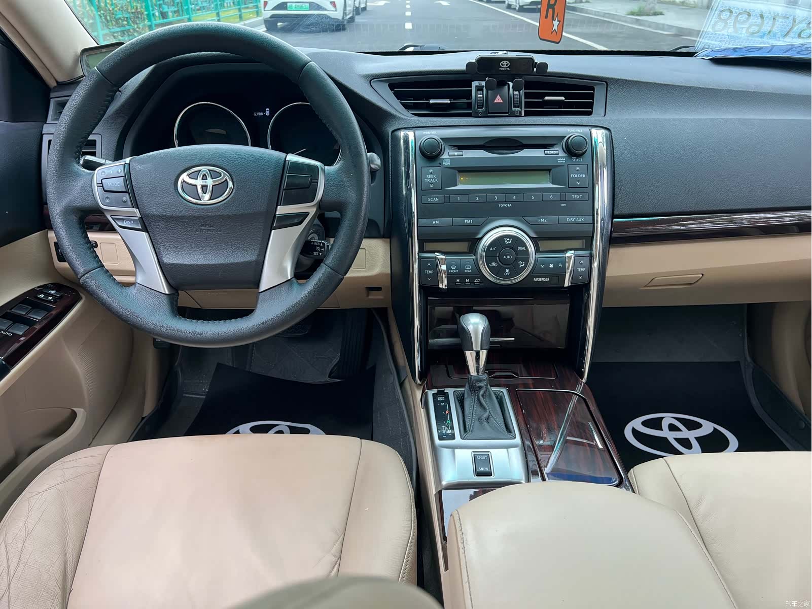 Toyota 2.5V, 2013 4