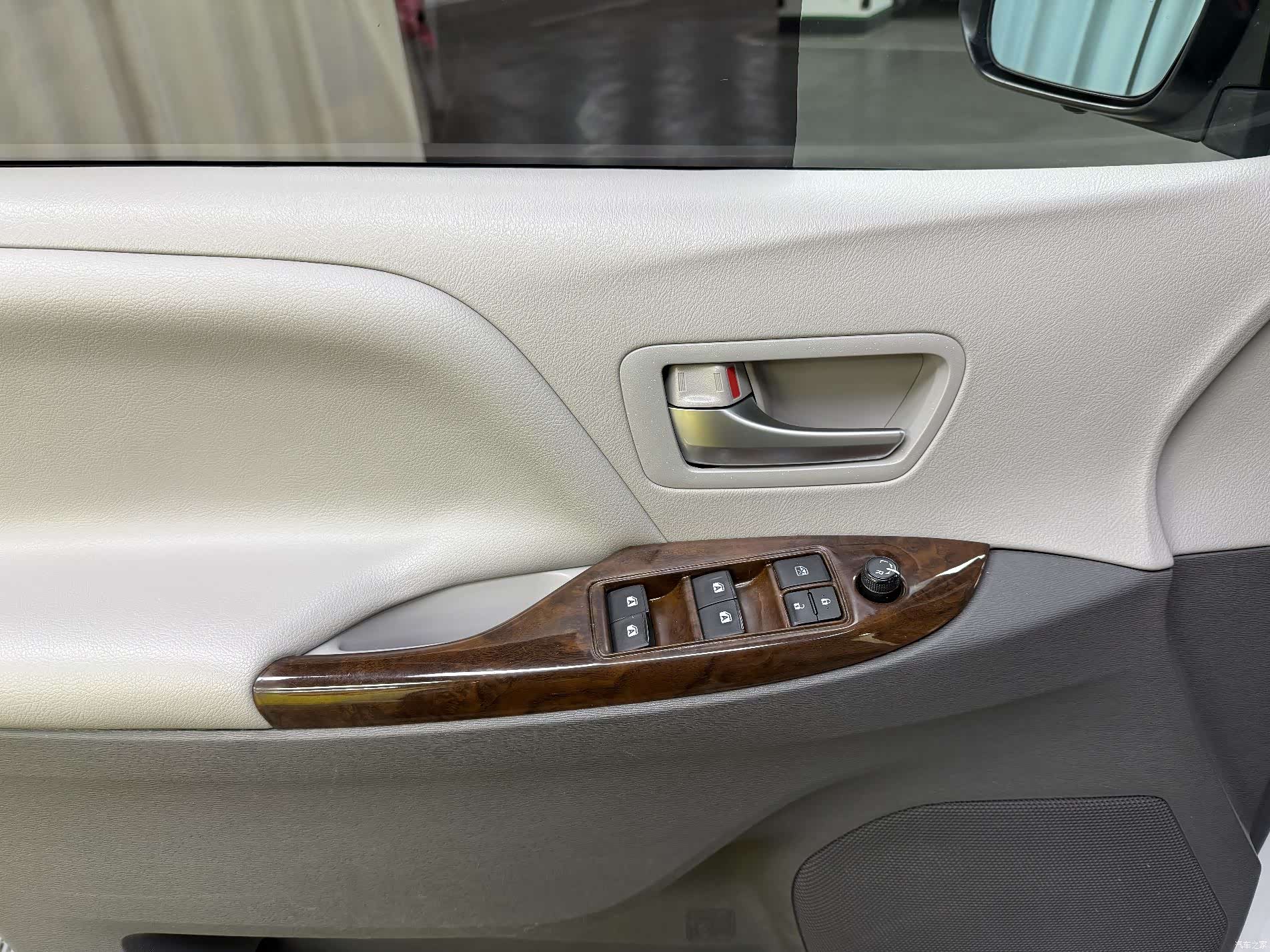 Toyota Sienna, 2015 18