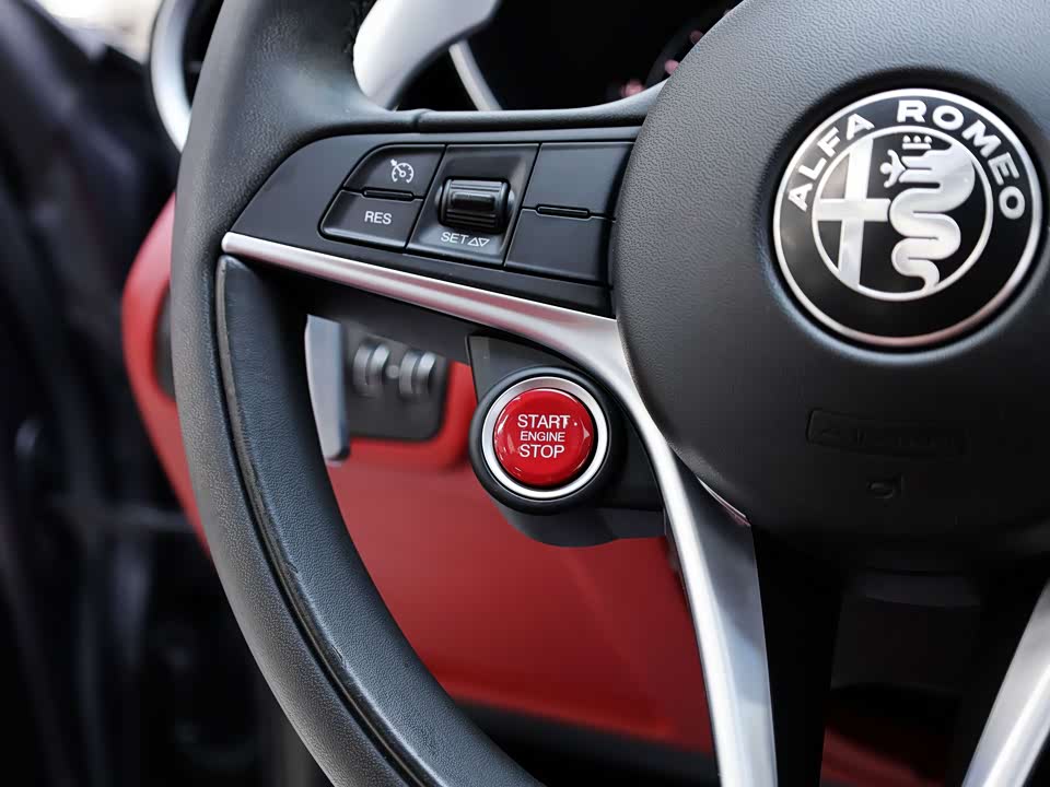 Alfa Romeo Giulia Alfa Romeo Giulia