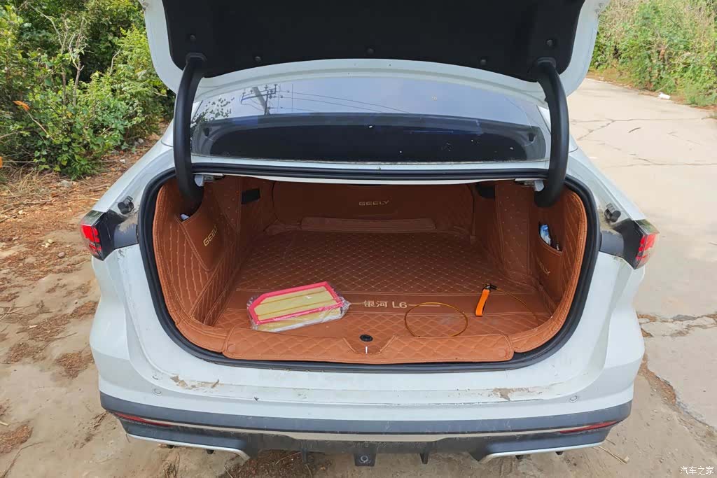 Geely Galaxy L6, 2024 4