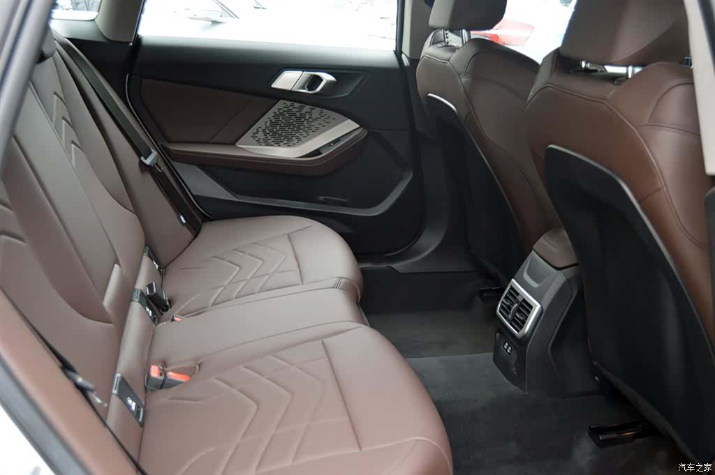 BMW 2 Series, 2025 11