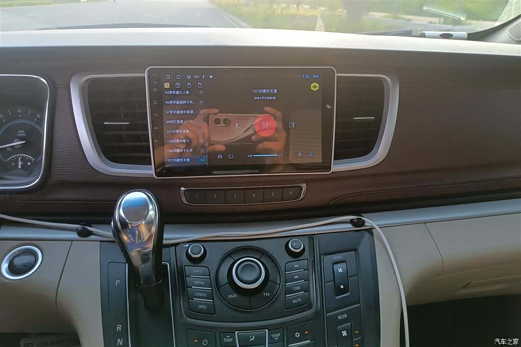 Buick GL8, 2016 13