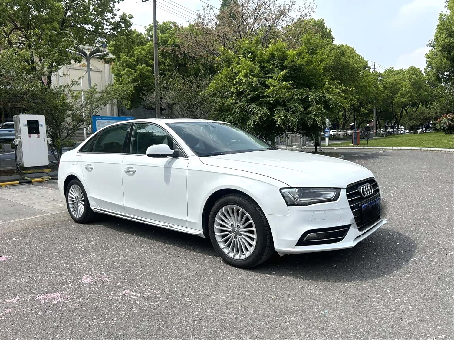 Audi A4L, 2016 все фото