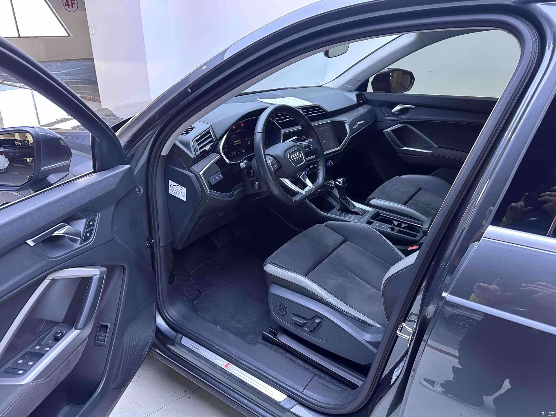 Audi Q3, 2022 10