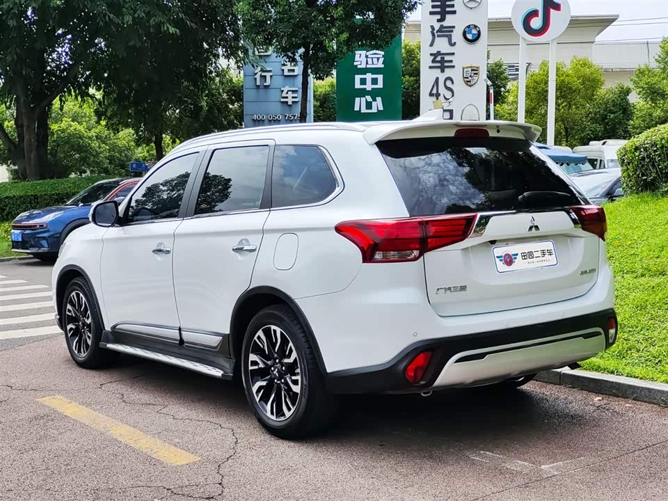 Mitsubishi Outlander