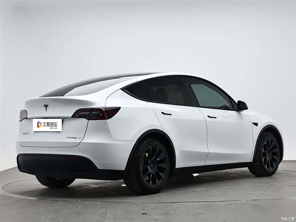Tesla Model Y, 2024 3